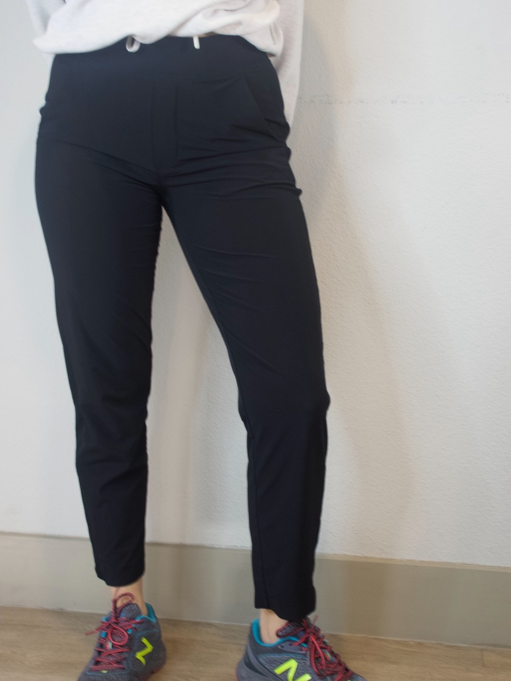 Athleta Black Pull-On Ankle Pants Size 0
